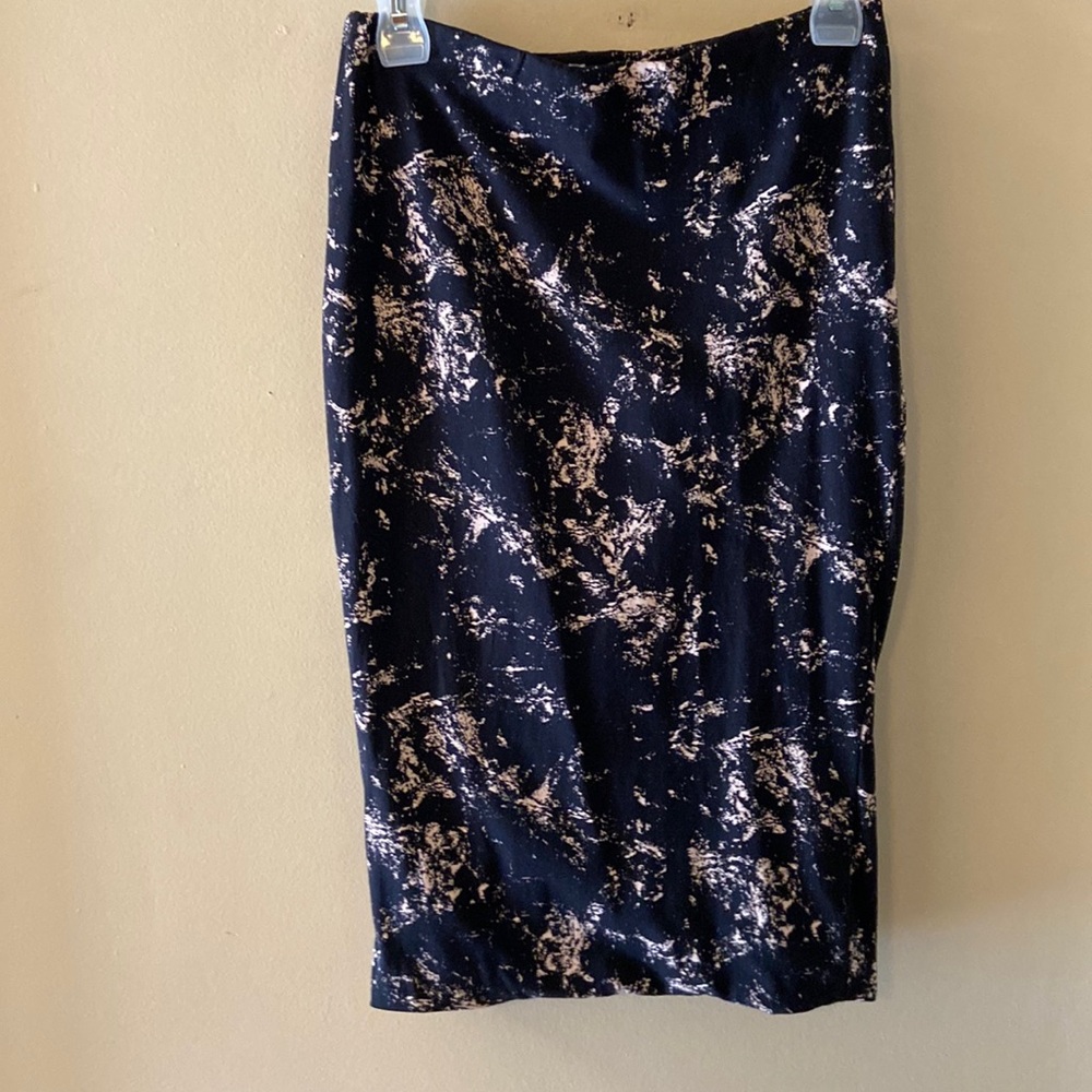Basic black with cream design stretchy pencil midi skirt